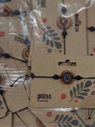 Máme radost! 🌿 Vyrobili jsme speciální dřevěné náramky pro lezecké centrum Smíchoff @lezeckecentrumsmichoff 🧗‍♂️ Najdete...