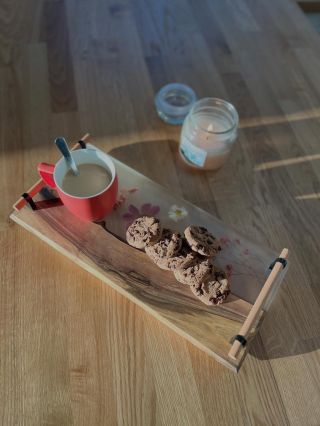 Nově jsme některá z našich větších prkének doplnili o praktická madýlka — takže si na nich můžete snadno přenést kávu,...